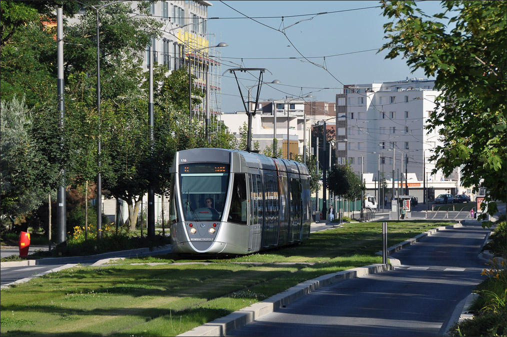 . Citadis 116 verl�sst die Station  Arago . 24.07.2012 (Jonas)