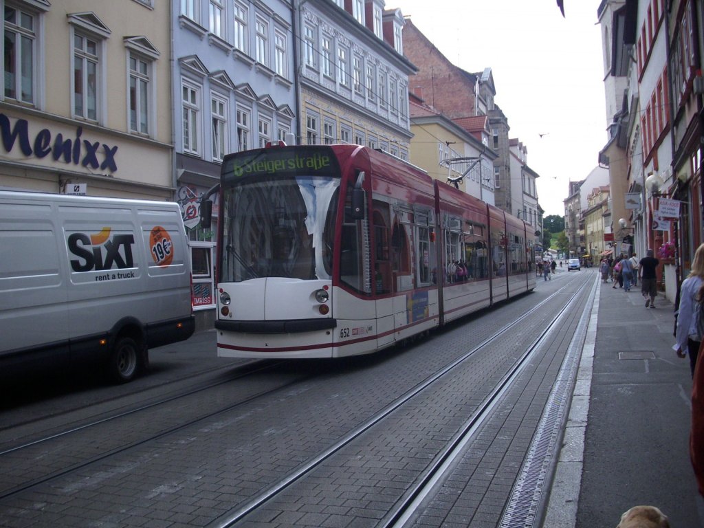 Stra�enbahn 652 der Erfurter Verkehrsbetriebe AG (EVAG) in Erfurt.

