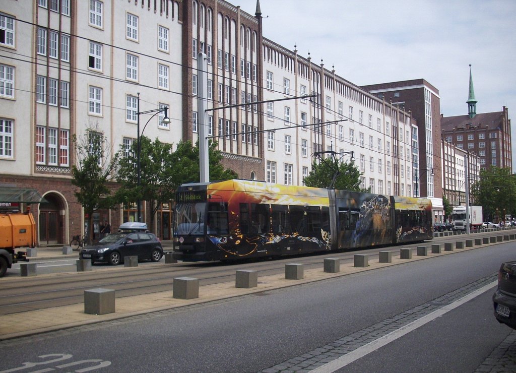 Wagen 660 der Rostocker Stra�enbahn AG f�hrt mit Linie 2 zum S�dblick.