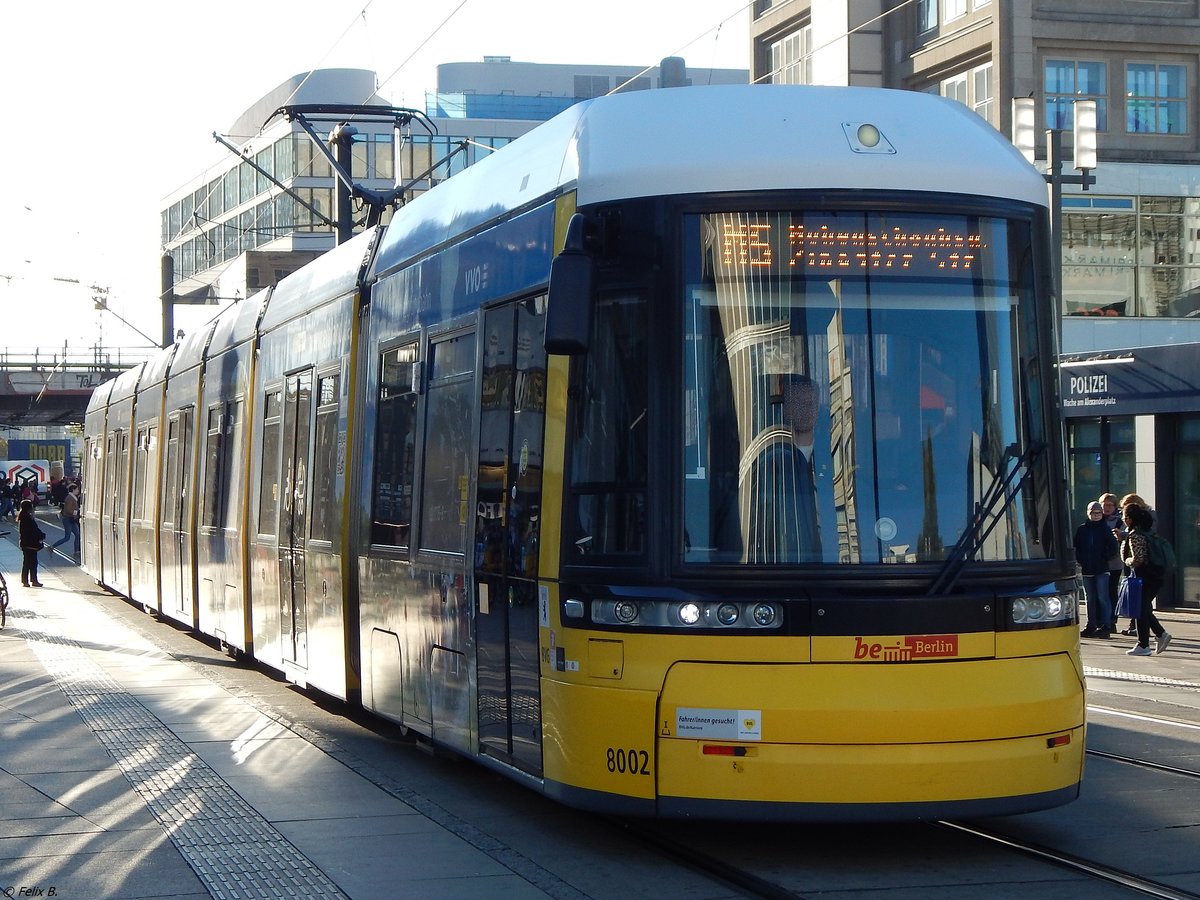 Flexity Nr. 8002 der BVG in Berlin.