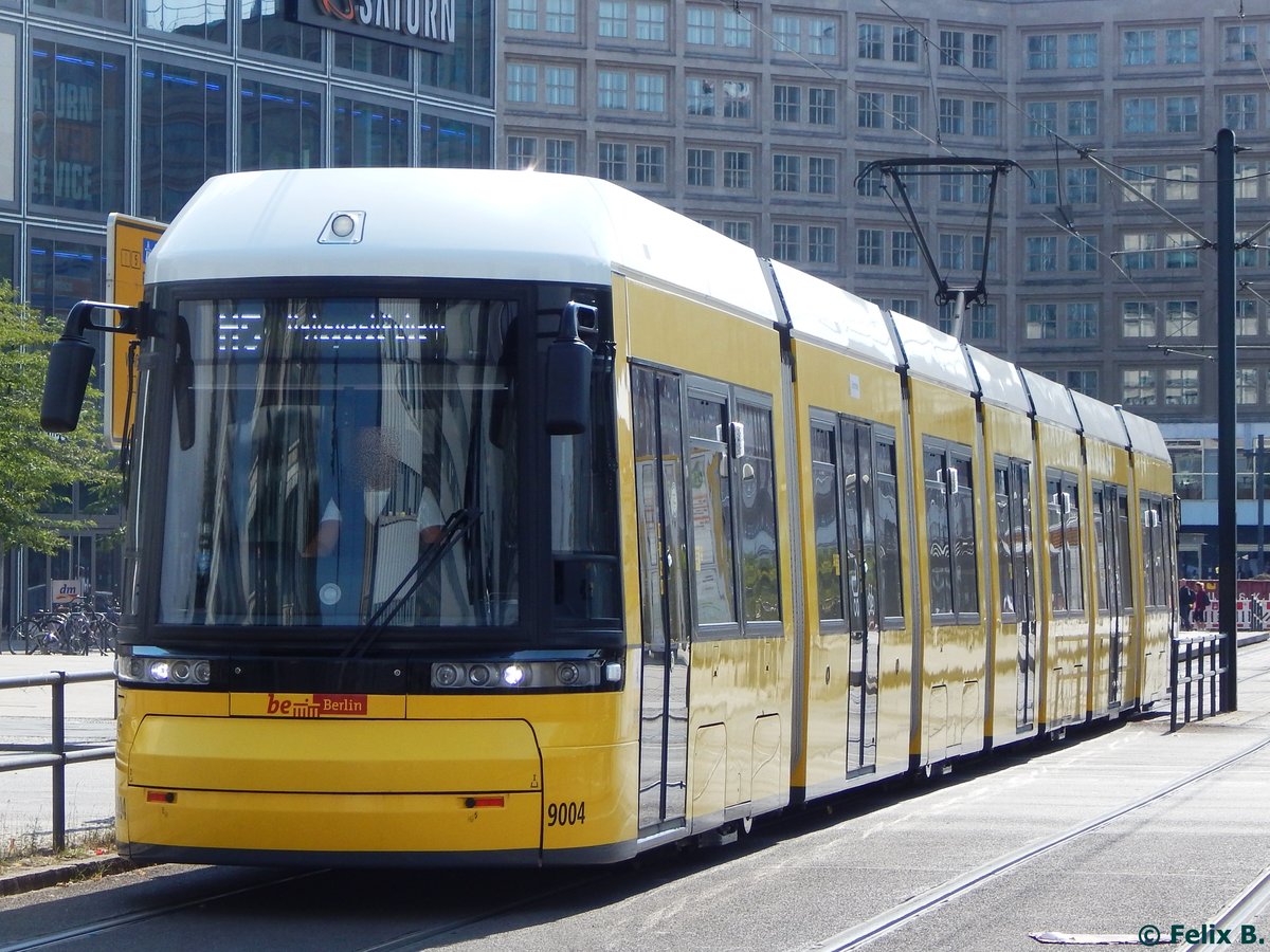 Flexity Nr. 9004 der BVG in Berlin.