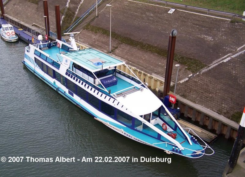 Name:  KARL JARRES  / Baujahr: 1992 / Bauwerft: Schiffswerft Schmidt in Remagen-Oberwinter (Deutschland) / Flagge: Deutschland / Länge: 33,85 m / Breite: 5,20 m / Tiefgang: 1,15 m / 70 Passagiere / Antrieb: 2 x 326 PS (240 kW) auf zwei Schottel-Ruder-Propeller (SRP) / Eigner ~ Betreiber: Duisburger Hafen AG / Heimathafen: Duisburg / Fahrtgebiet: Rhein und Ruhr / Schiffs- oder Registriernummer: ? / Bemerkung: Dieses Schiff wird nicht nur als Fahrgastschiff, sondern auch als Bereisungs- und Konferenzschiff der Duisburger Hafengruppe eingesetzt.