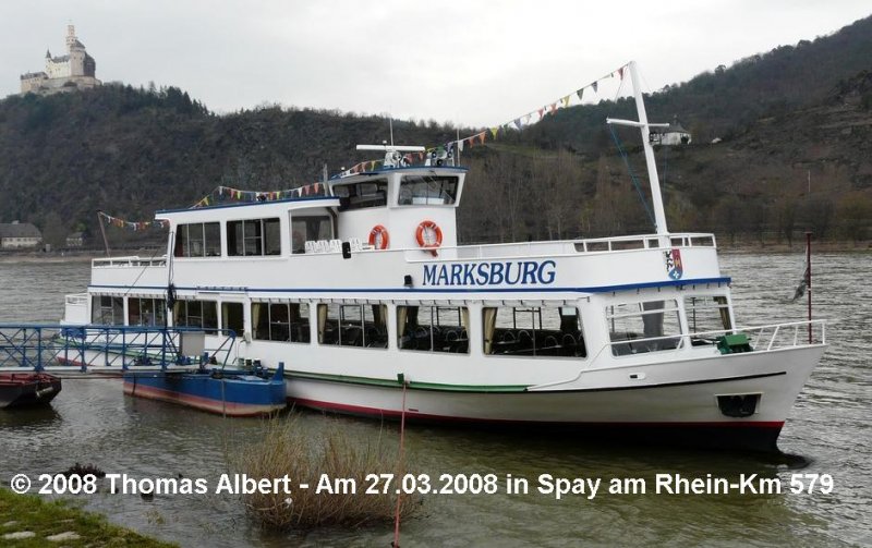 Name:  MARKSBURG  , ex  UNDINE  - 1972 / Baujahr: 1967 / Bauwerft: Lux-Werft in Niederkassel-Mondorf (Deutschland) / Flagge: Deutschland / Lnge: 32,50 m / Breite: 6,00 m / Tiefgang: 1,30 m / 250 Passagiere / Antrieb: 2 x MAN-Diesel mit je 280 PS auf 2 Schottel-Ruder-Propeller SRP 100 / Eigner~Betreiber: Marksburgschiffahrt Vomfell (Wolfgang Vomfell) in Spay (ex Botsch in Cochem, 1967-1972) / Heimathafen: Spay / Fahrtgebiet: Rhein / Schiffs- oder Registriernummer: ? / Bemerkung: Mehrere Umbauten > 1980 um 7 Meter verlngert, 1984 neue Antriebsmotoren, 1988 Dach auf Oberdeck, 1995 und 2008 weitere Modernisierung.