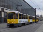 �ltere Tatra Stra�enbahn in Berlin am Alexanderplatz.