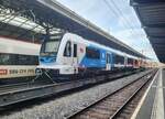 Das Gleis 2 in Lausanne ist immer wieder für Überraschungen gut; diesesmal ist es der neue MTR/(SNCF) Schmalspurbahn Triebwagen Beh 4/8 (Z894) mit der UIC Nummer 90 85 838 0894-8 welcher auf