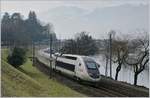 Der TGV Lyria 4417 als  TGV de Neige  auf der Fahrt von Paris nach Brig kurz Villeneuve.
